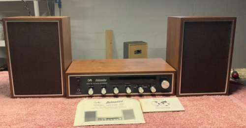 Vintage Delmonico Solid State Receiver AM/FM/FM With Speakers Model 16TS225 OW