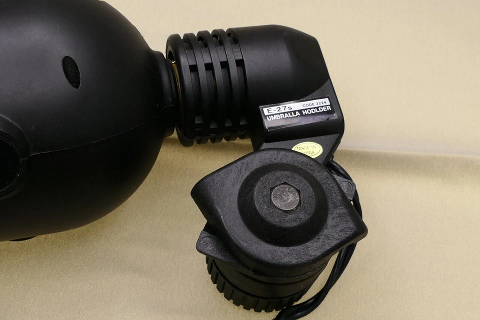 Britek AS-35M AC studio strobe w/umbrella holder - Image 2 of 4