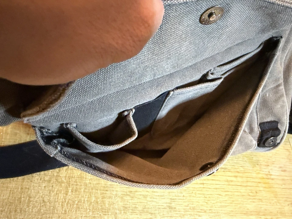 ThinkGeek Bolsa de Almacenamiento Bolsa de Mensajero Dungeons & Dragons D20 Estuche para Laptop Lona Foto 3 de 4