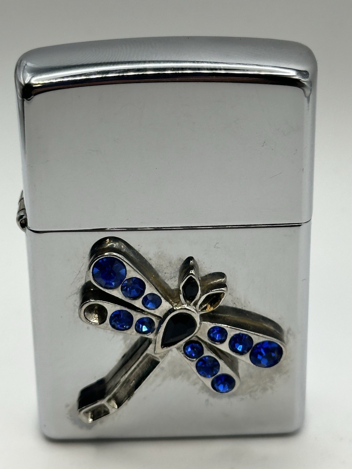 Vintage 2005 Dragonfly Emblem High Polish Chrome Zippo Lighter