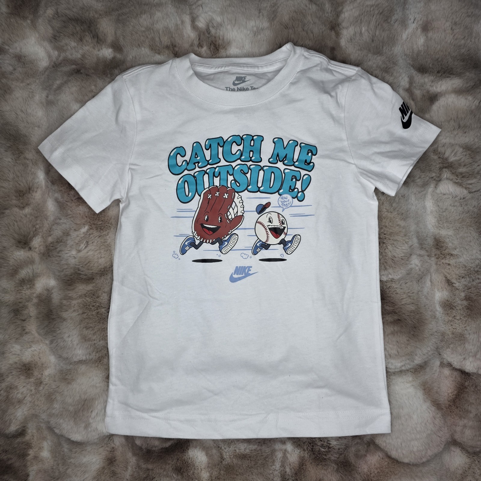 Nike Short Sleeve T-Shirt & Cargo Shorts 2 Piece Set White/Black Size 6 Boys NWT thumbnail 3