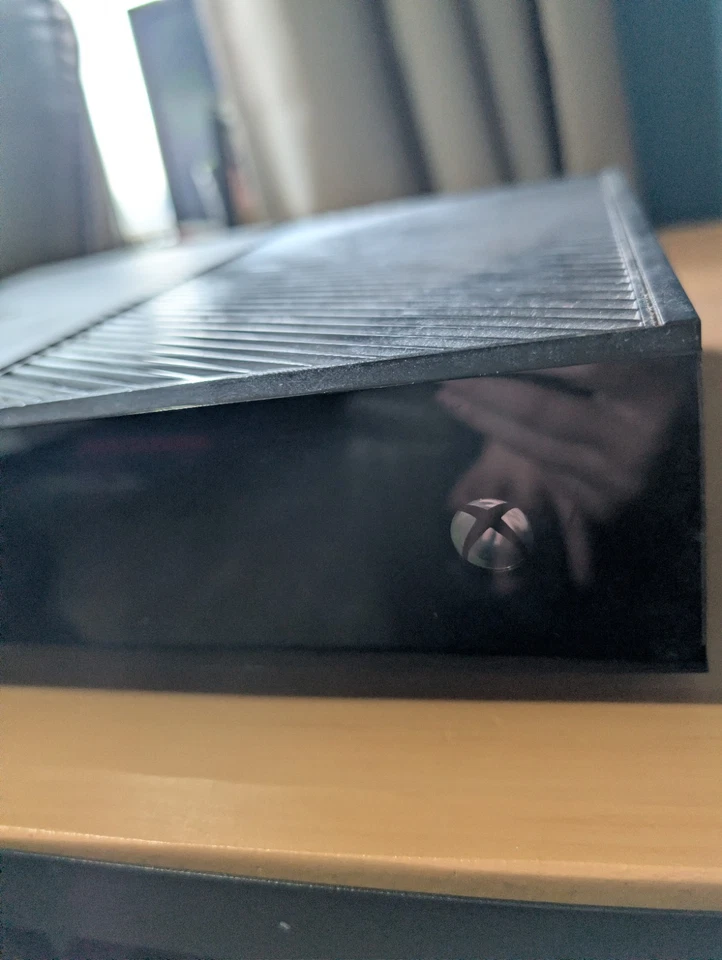 Microsoft Xbox One, photo 3 of 5