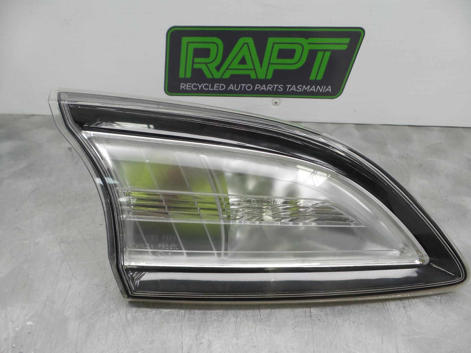 2013 Mazda 3 REAR GARNISH TAILGATE LAMP (LH SIDE) BL 04/09-10/1 09 10 11 12 1 image 2