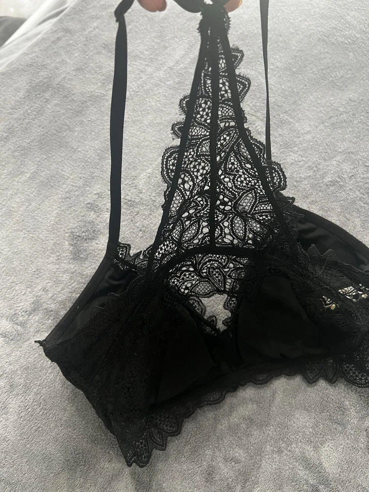 Top corto Bralette de encaje negro con capas grande inalámbrico Nicole Miller Foto 2 de 4