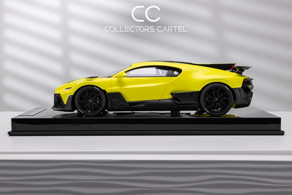 Bugatti Divo (Matt Yellow Jaune Molsheim) [EXCLUSIVE] 1/18 scale - Image 2 of 4