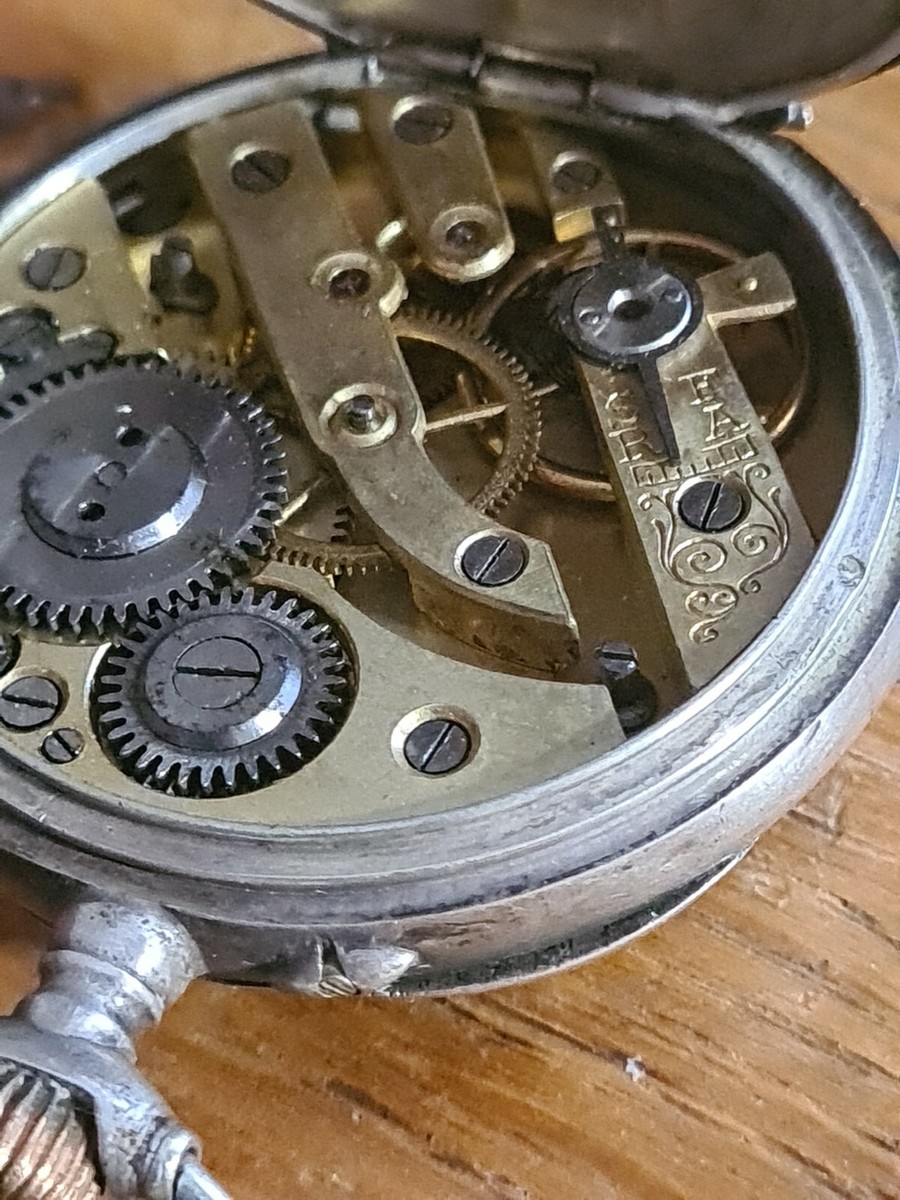 Montre Gousset Argentée Mécanique - Balancier Cassé, Pour Pièces Ou Réparation - Occasion