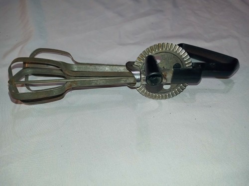 Batidor de huevos vintage Ekco batidor de mano mango negro 11" decoración de cocina - Imagen 3 de 5