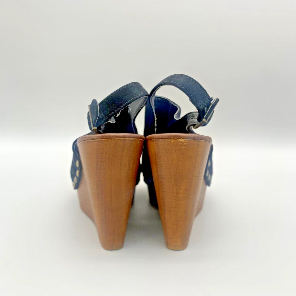 Tacones de plataforma de cuña de madera negros imitación gamuza punta abierta latón tachonado Mossimo talla 8,5 Foto 4 de 4