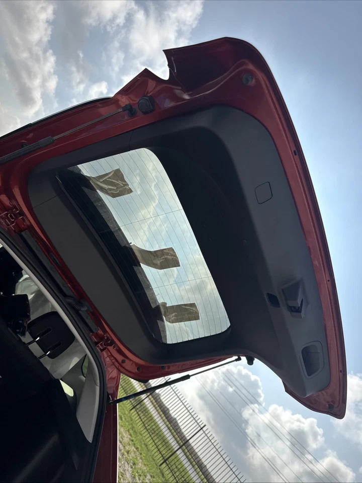 Задний полный оригинальный багажник 2024 Chevrolet Trax Ls б/у - Изображение 2 из 3