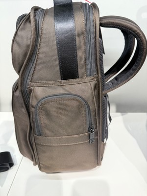 美品 TUMI ビジネスバッグ ブラウン TUMI Harrison Sycamore Slim Brief in Cognac - 1502071221