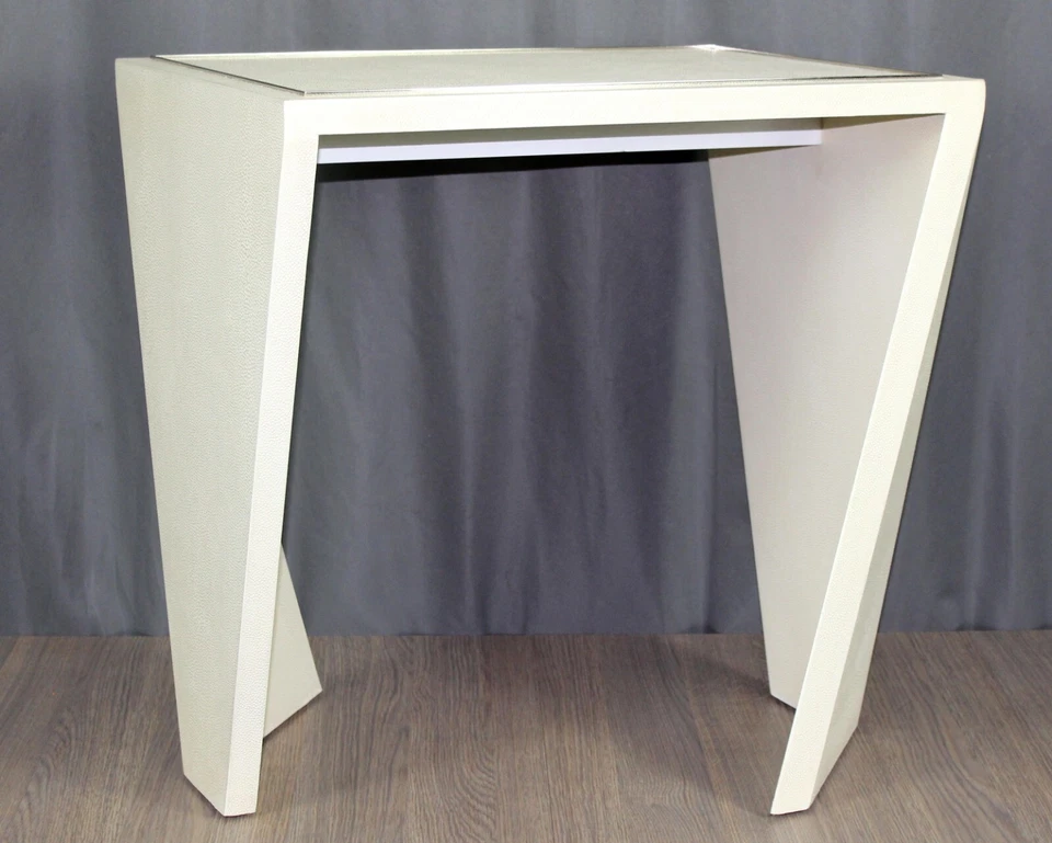 Mesa auxiliar Eduard de Theodore Alexander, envuelta en cuero, adornos de acero inoxidable - limpia Foto 4 de 4