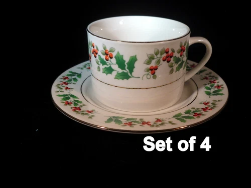 Set of 4 Gibson China CHRISTMAS Holly pattern 2 1/2'' Cups Mugs & Saucers