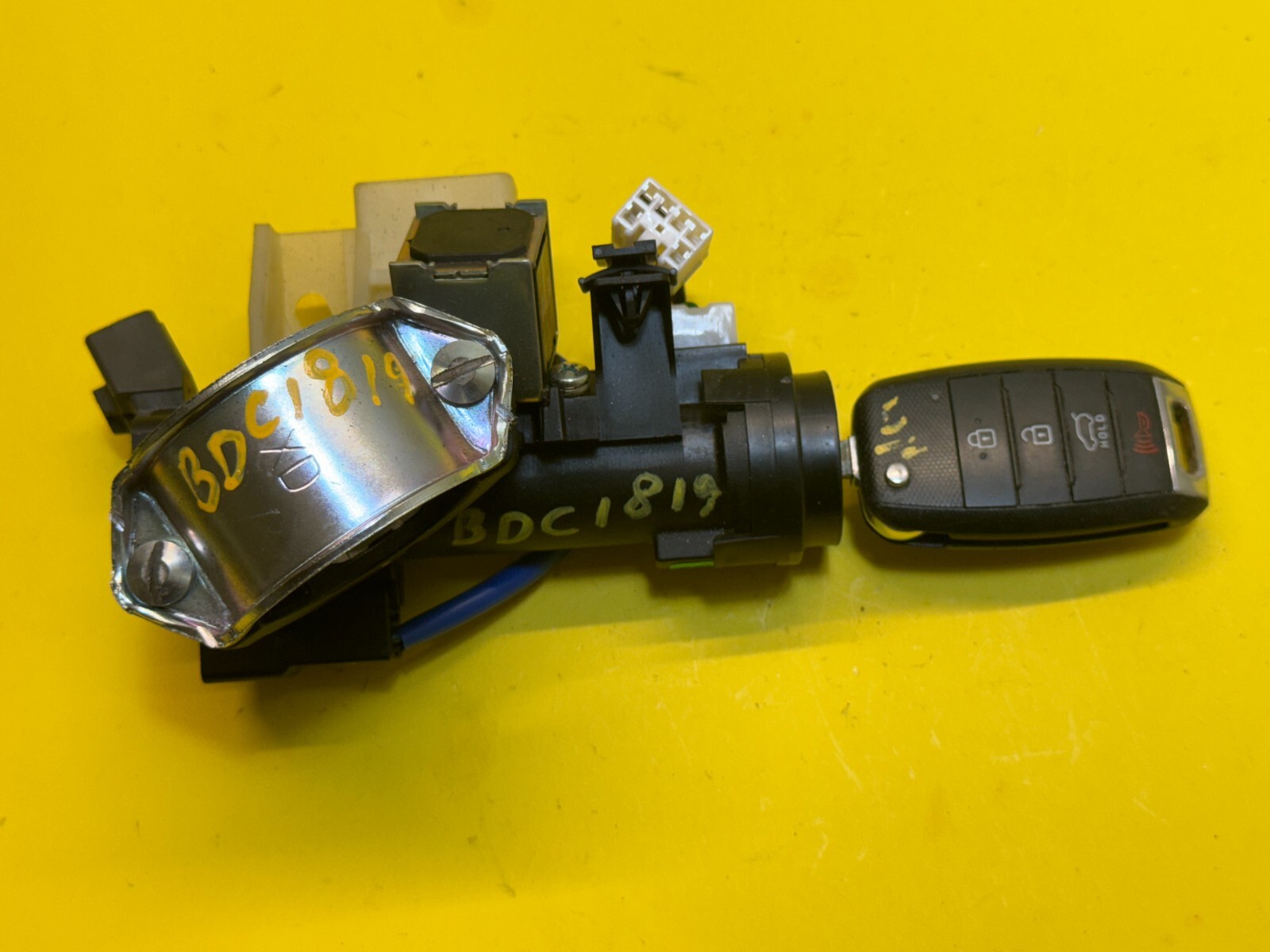 20162018 KIA SORENTO IGNITION SWITCH LOCK CYLINDER W/KEY OEM eBay