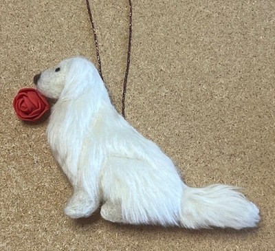 CREME GOLDEN RETRIEVER mit VALENTINROTER ROSE - Teil Nadelfilz HUND