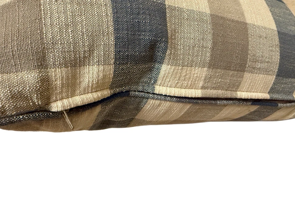 Декоративная диванная подушка Design Ashley Furniture 22x22 дюйма Meggett клетчатая синяя - Изображение 2 из 4