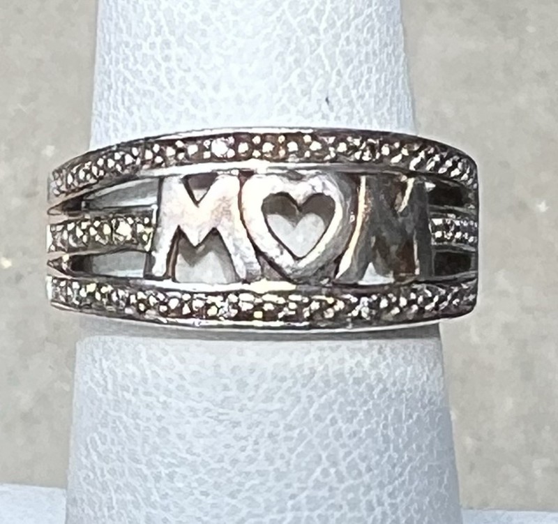 Vtg EC 925 Sterling Silver “MOM" 4 Small Natural Diamonds Ring Size 7 , 4.7 gr
