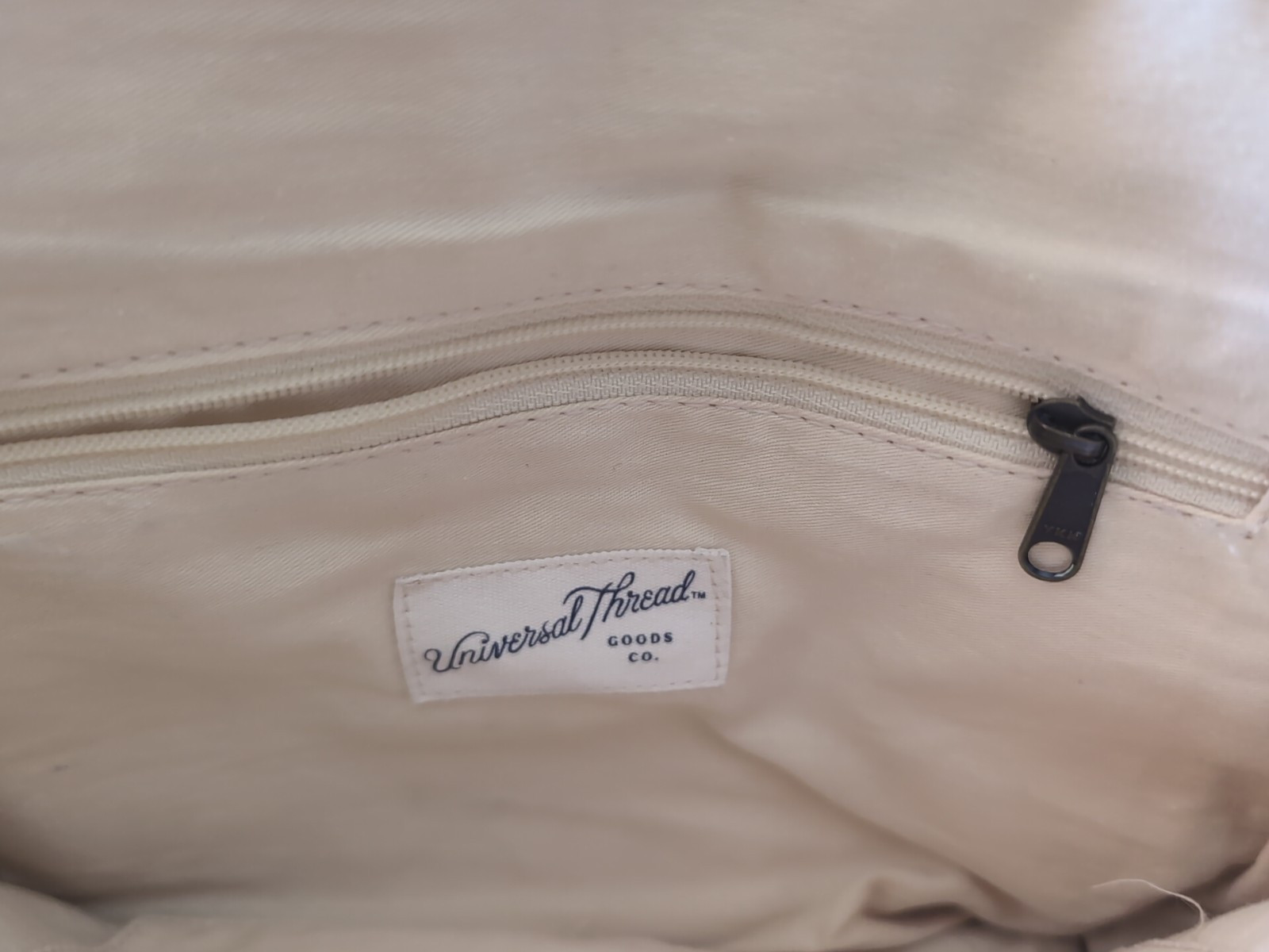 Target Universal Thread Women's Soft Shoulder Bag… - image 3