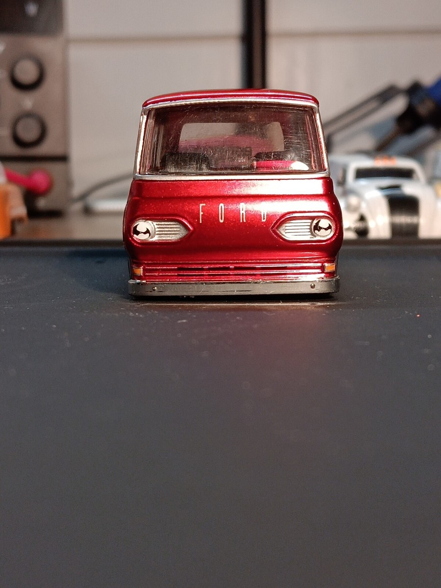 Jada Toys 　1965フォード・エコノライン/レッド・フィギュア Jada Toys 1965フォード・エコノライン/レッド・フィギュア