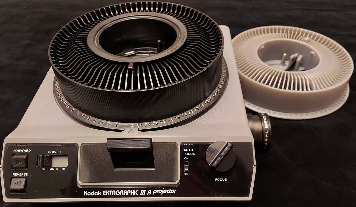 Kodak Ektagraphic III A Slide Projector With Lens, Carousel - No