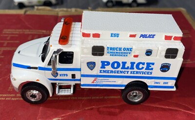 N.Y.P.D Emergency Service Unit 1/6ドラゴン ドラゴン社 N.Y.P.D EMERGENCY SERVICE UNIT 1/6 Amazon.com