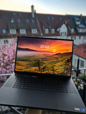 Razer Blade 18 RTX 4080 Gaming Laptop i9 32GB 240Hz + Thunderbolt Dock - wie neu