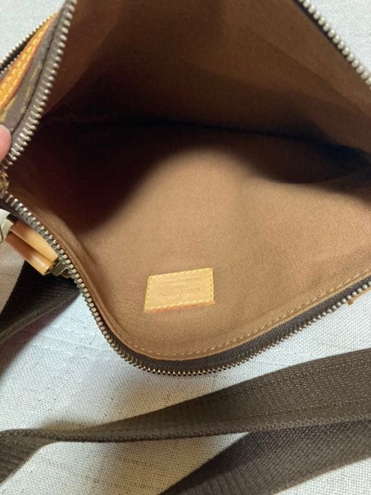 Authentic Louis Vuitton Monogram Pattern Crossbod… - image 4