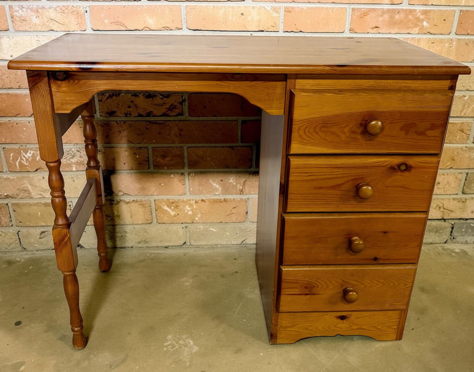 Solid Pine single pedastel Dressing table
