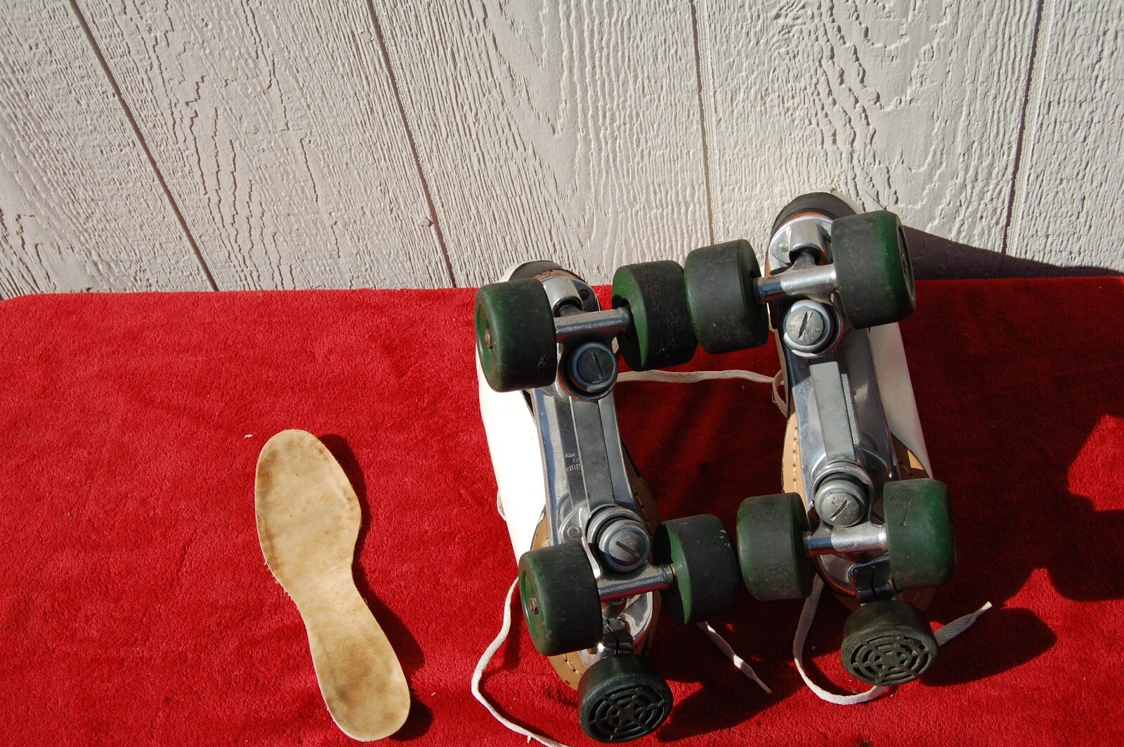 Vintage RIEDELL Women Roller Skates Sure Grip Century Plates White