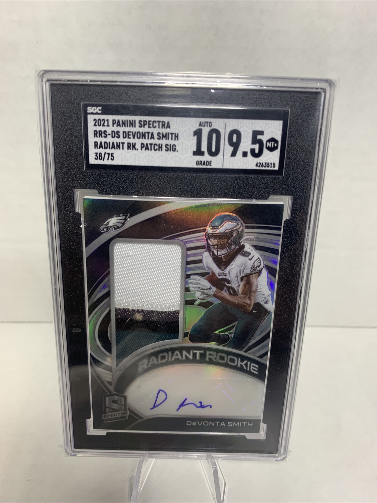 DeVonta Smith Panini Spectra Radiant Rookie Patch Signatures #RRSDS Neon Purple