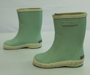 flexible rain boots