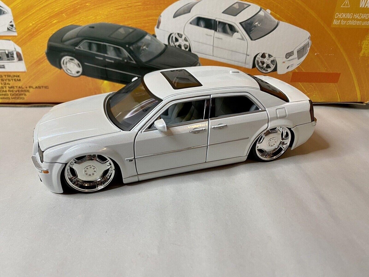 ミニカー Jada 1/24 DUB CITY KUSTOM Chrysler 300C Jada Toy Dub City Kustoms 1:24 Scale Chrysler 300c Model