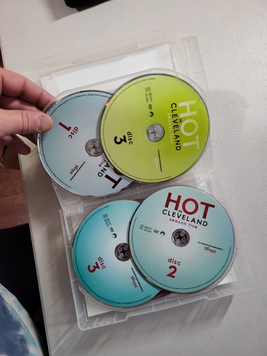 Hot in Cleveland The Complete Series DVD 2016 TV Land 17 Disc Set Free Shipping - Picture 6 of 7