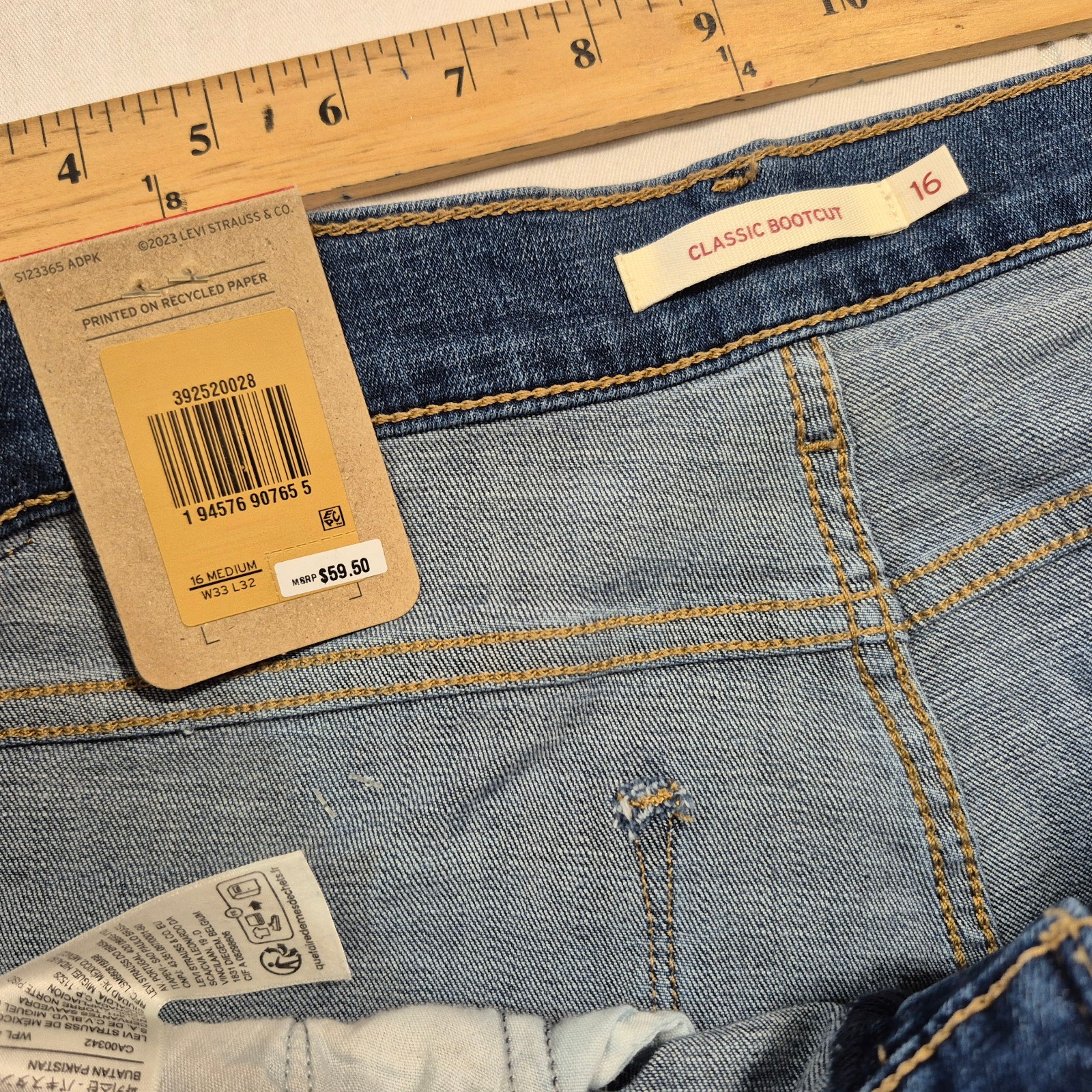 NWT LEVIS JEANS CLASSIC BOOTCUT SIZE 16 MEDIUM 33x32 BLUE thumbnail 9