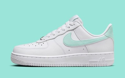Authentic Nike Air Force 1 '07  ( Women Size UK 8 EUR 42,5 ) White / Jade Ice