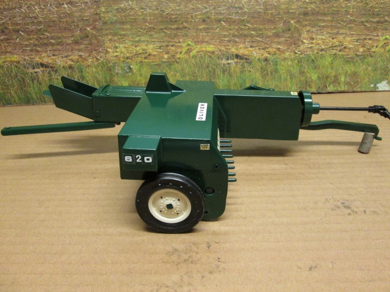 Oliver baler 620 custom 1/16 scale