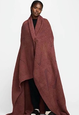 Nike Sportswear Phoenix Cozy Boucle Oversized Knit Blanket Red