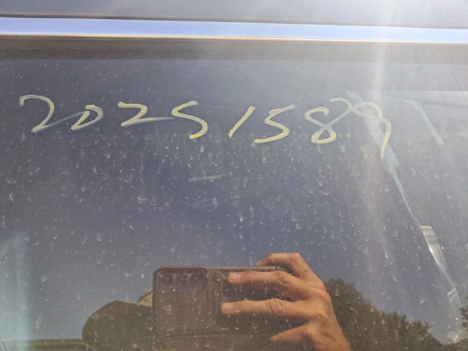 (LID ARMREST ONLY) Console Front Floor Denali With Entertainment System Fits 16- Foto 3 de 4