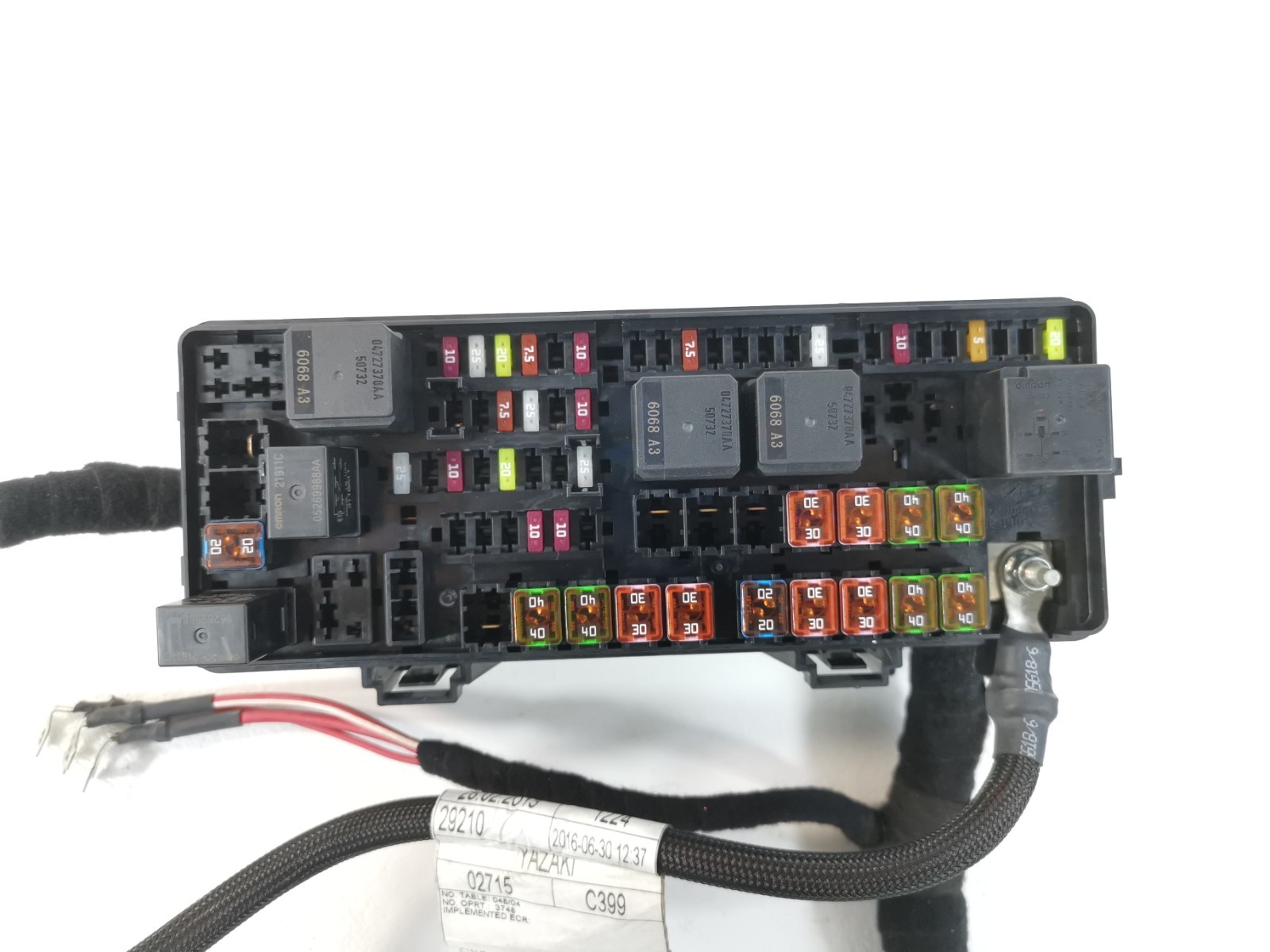 Maserati Ghibli RWD 2017 3.0 L Rear Trunk Fuse Relay Box 670006554 OEM