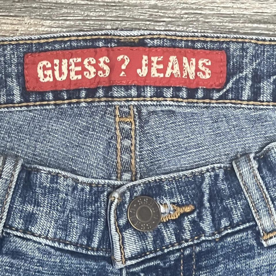 Jean Capris Guess Y2K años 90 de colección para mujer talla 26 tiro bajo lavado medio usado en excelente estado Foto 3 de 4