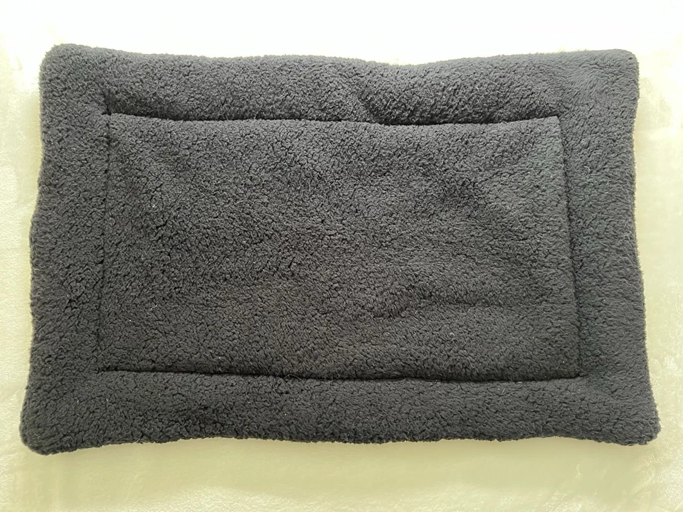 🐾 Cozy Handmade Soft Fleece Mat Bed for Dogs, Cats, Small Pets 18" x 28" x 2" - Image 2 of 4