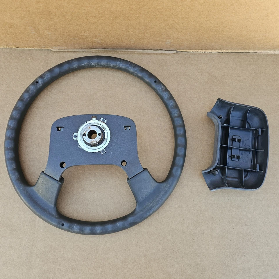 2001 Isuzu NPR NQR W4500 4.8L OEM Factory Gray Steering Wheel w Horn Cover - Image 2 of 4