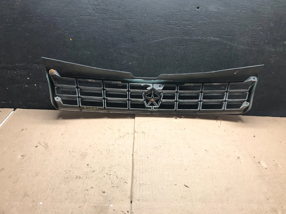 Parrilla delantera cromada Plymouth Sundance 1989 a 1994 4451502 N0258 Foto 3 de 4