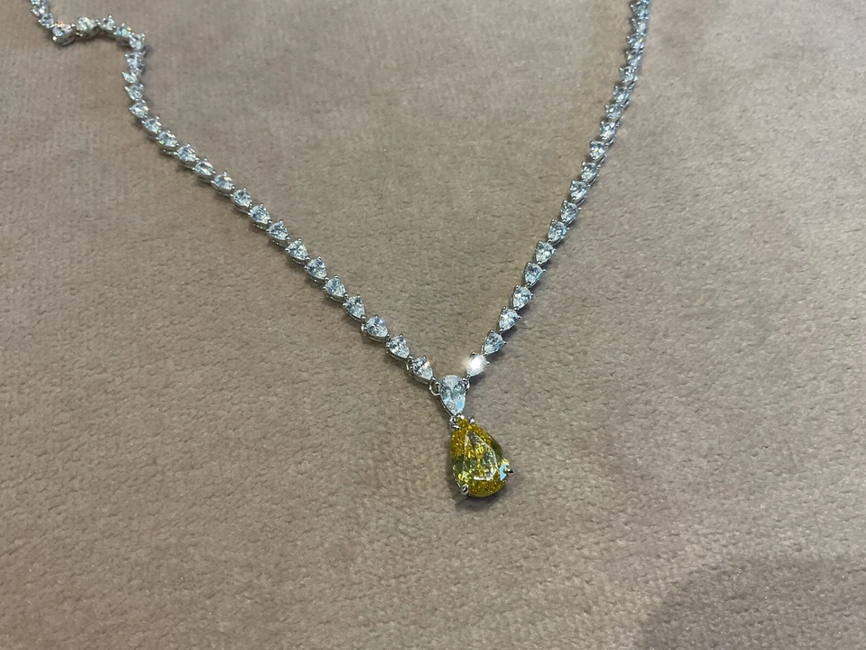 Collar tenis pera diamante laboratorio amarillo canario de 13,7 quilates platino 925 Foto 3 de 4