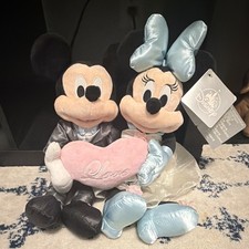 Disney Mickey Mouse Minnie Mouse Plush Set Holding Pink "Love" Heart