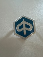 Scudetto Logo Stemma Ad Incastro Anteriore Piaggio Liberty 50 125 150 Originale