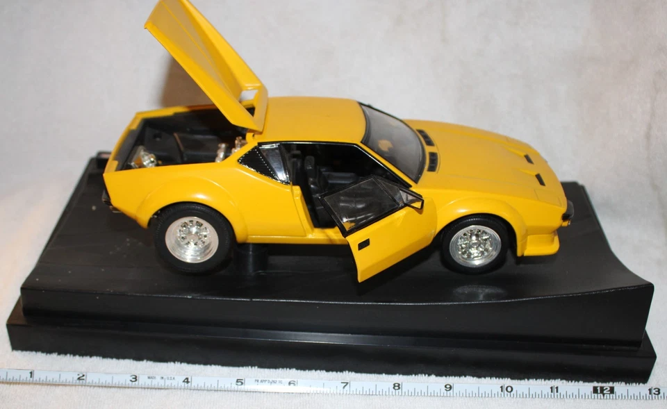 1992 Pantara Detomaso die cast 1/8 scale model from Hot Wheels free shipping - Image 3 of 4