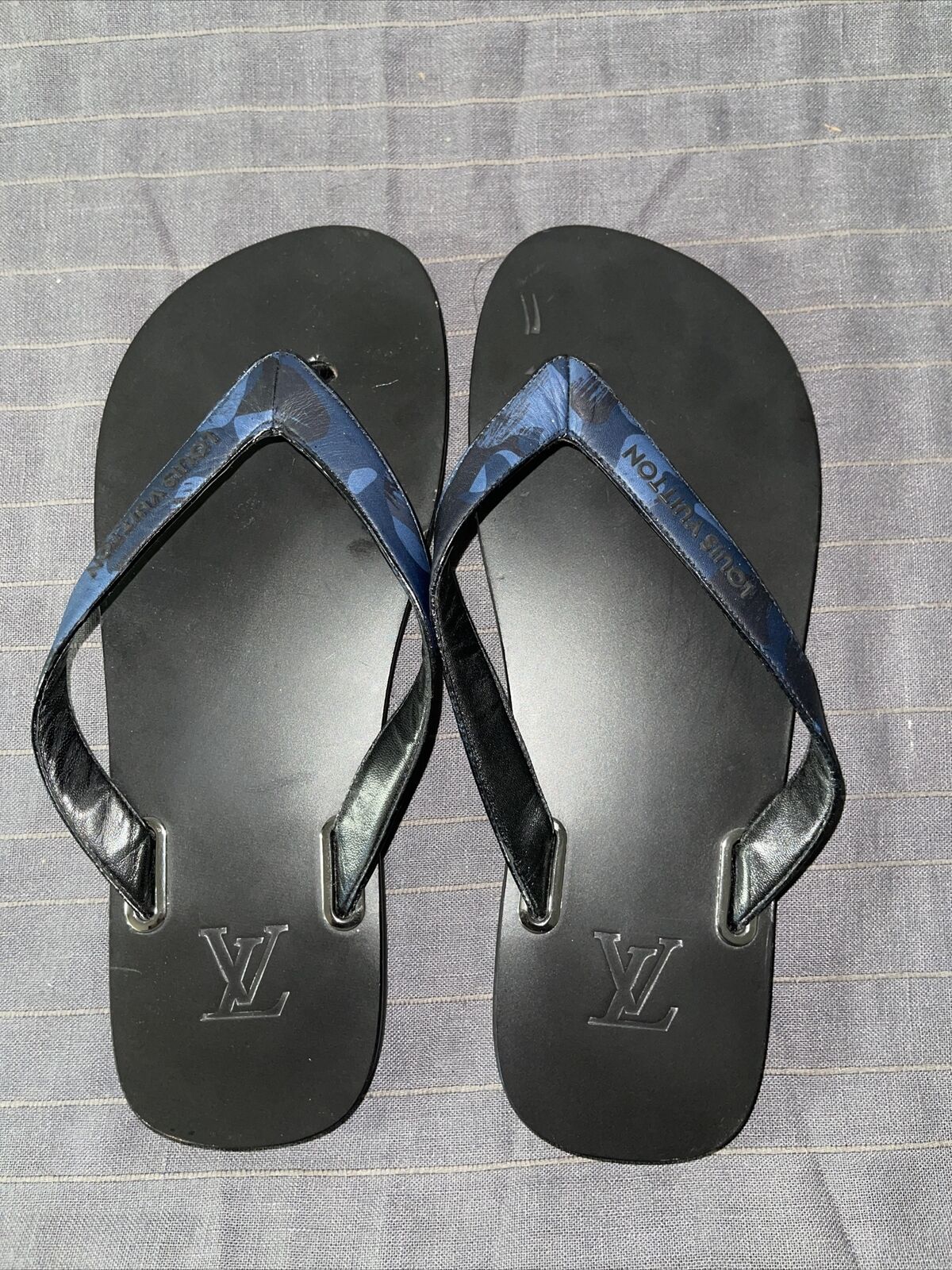 Pre-Owned Authentic Louis Vuitton Zigzag Silver Blue Sneaker Size 9US