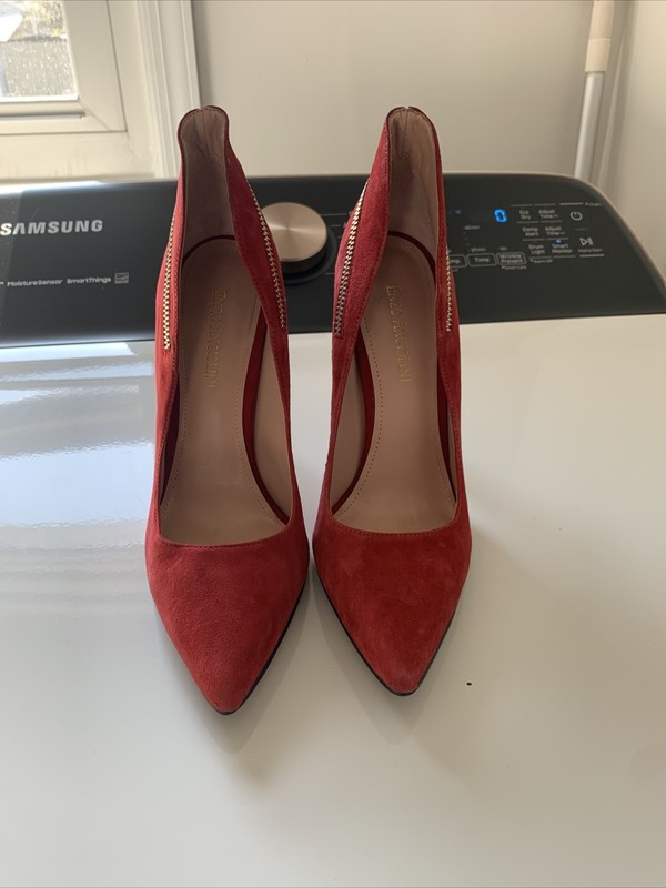 Women’s Enzo Angiolini Dark Red Suede Pumps With Back Zipper Detail Sz 7