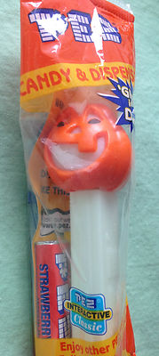 PUMPKIN HALLOWEEN PEZ DISPENSER - WHITE STEM, GLOWS IN DARK - Original Packaging