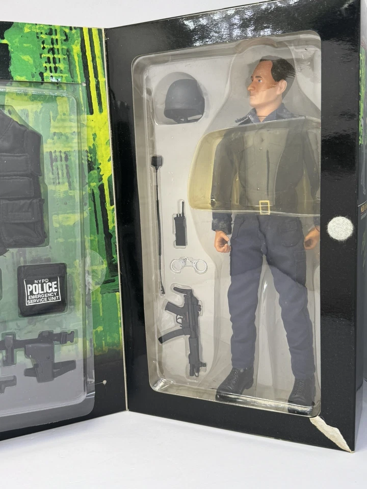 Dragon "Bill Smith" NYPD Emergency Service Unit Full Gear 12" Action Figure - Image 2 of 4